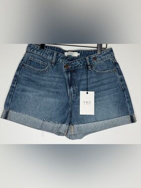 Women’s VICI Los Angeles Asymmetrical Waist Jean Shorts NWT 28